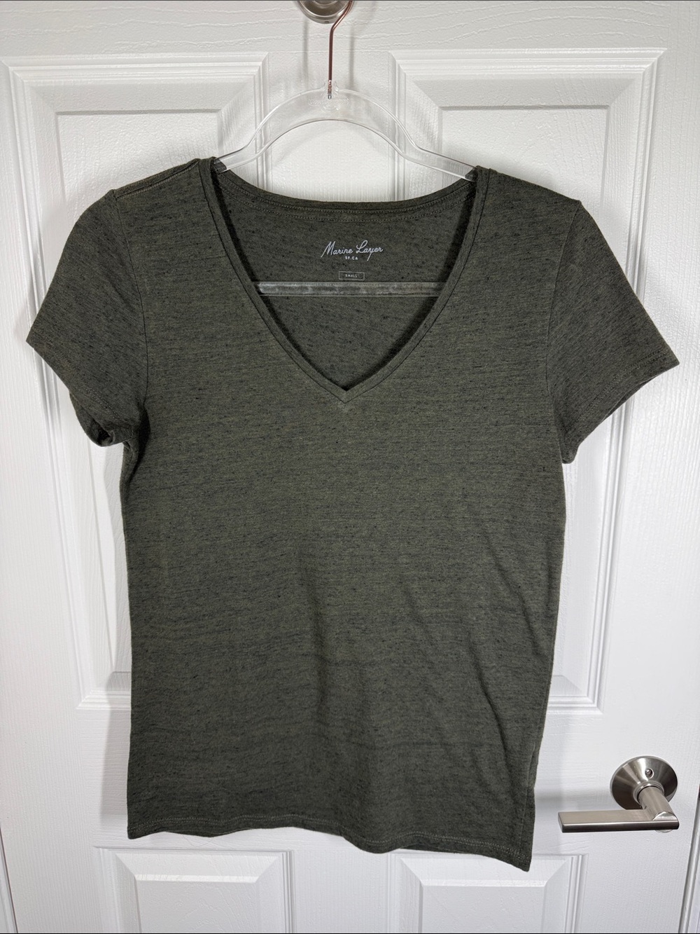 Marine Layer dark olive green variegated v-neck t-shirt size small